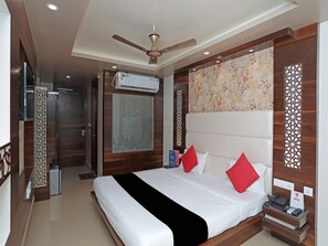 Deluxe Double or Twin Room, 1 King Bed