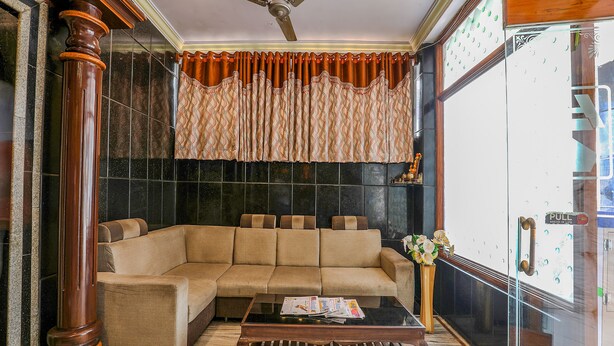Lobby sitting area - OYO 12680 Hotel Sitara Inn (Vijayawada)