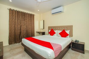 Double Room, 1 Queen Bed | Free WiFi, bed sheets