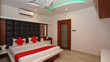Deluxe Double or Twin Room, 1 King Bed | Free WiFi, bed sheets