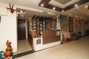 Lobby - OYO 27611 Hotel Shree Regency (Bhopal)