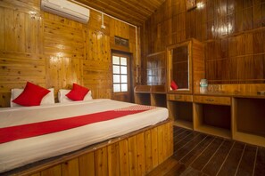 Deluxe Double or Twin Room, 1 King Bed | Free WiFi