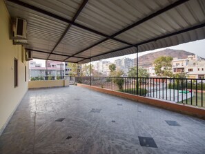 Terrace/patio - OYO 26659 Hotel Parmanand Garden (Udaipur)