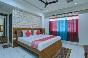 Deluxe Double or Twin Room, 1 King Bed