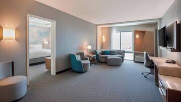 Svit - 1 kingsize-säng med bäddsoffa - icke-rökare - utsikt mot staden | Skrivbord, strykjärn/strykbräda, gratis barnsängar och extrasängar