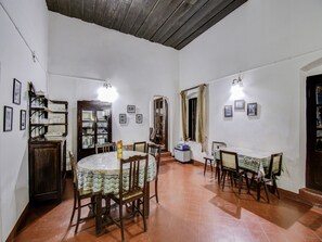 Standard Room | In-room dining