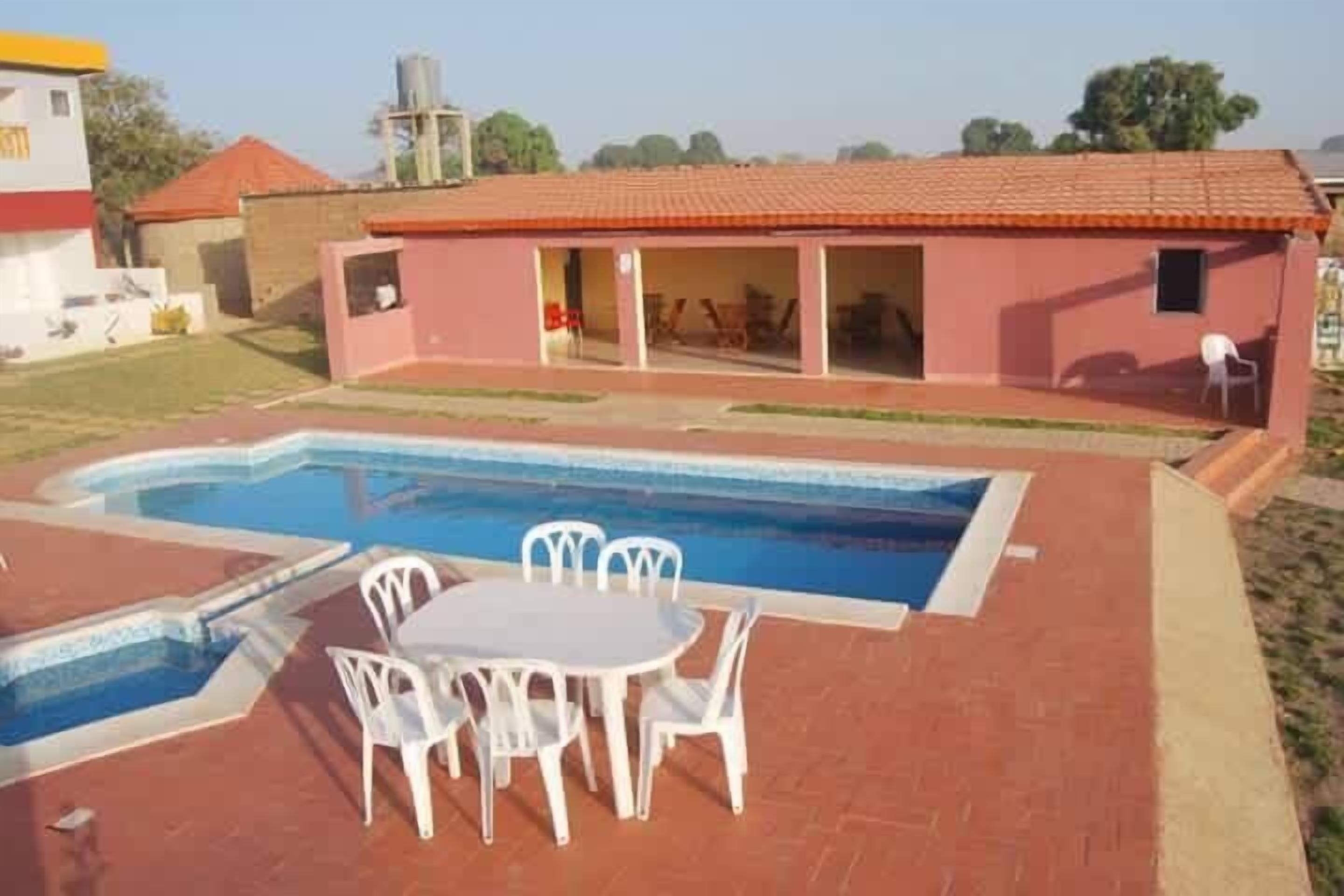 Kolam renang terbuka 