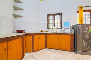 Standard Room | Private kitchen | Fridge - OYO 23755 Home Luxurious 4BHK Anjuna (Anjuna)