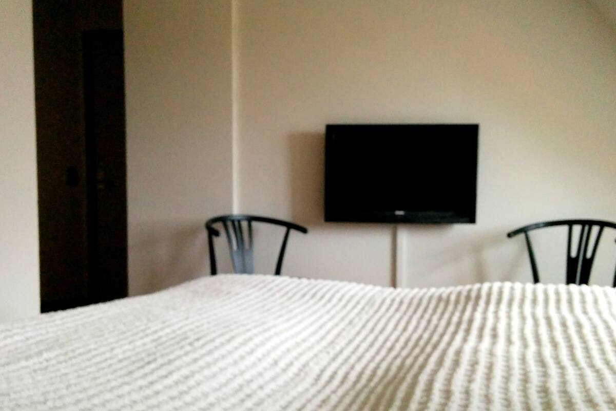 Individually furnished, bed sheets