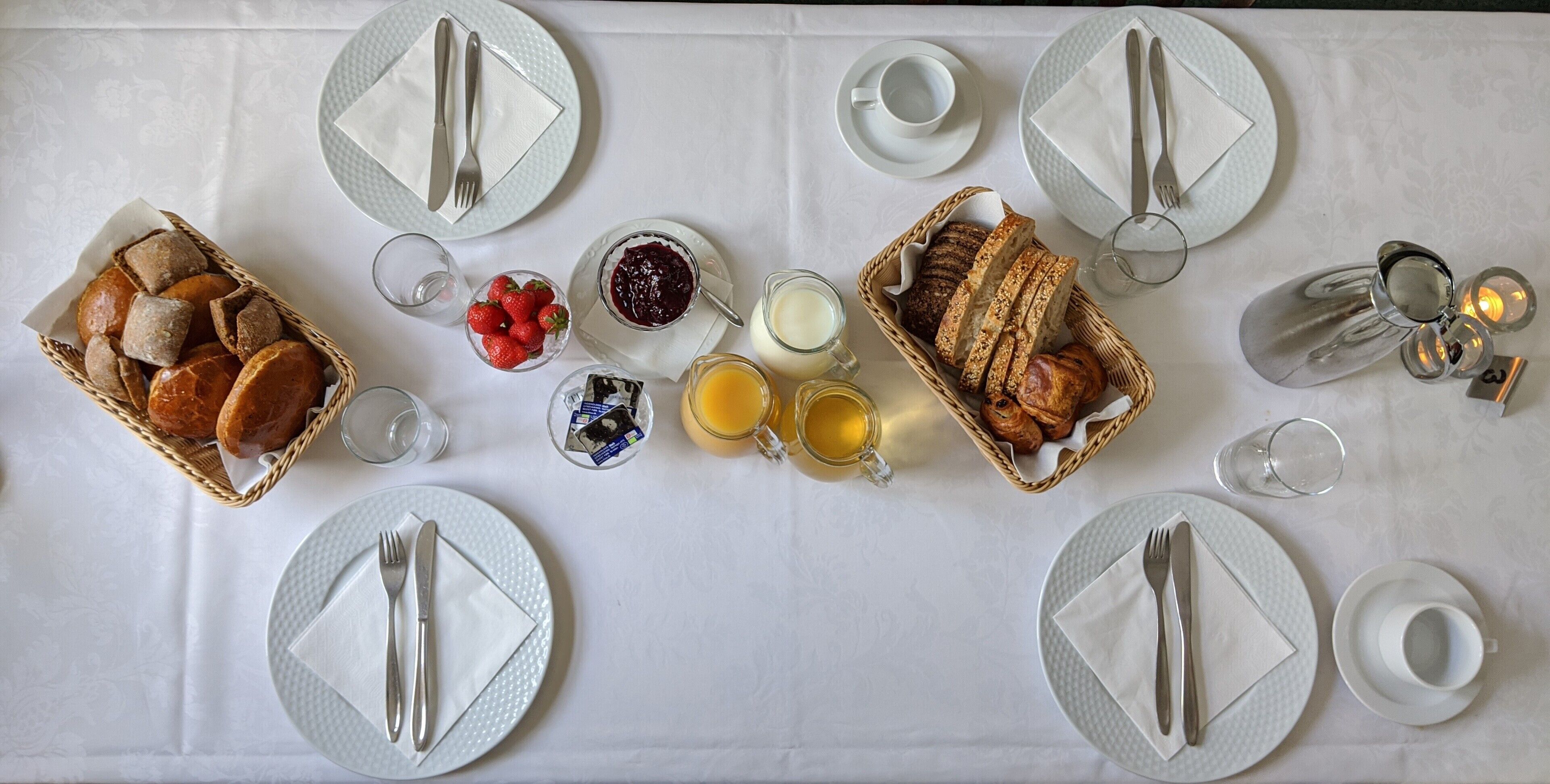 daily continental breakfast (dkk 125 per person)