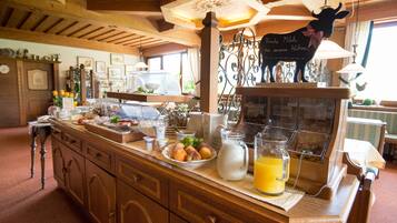 Daily buffet breakfast for a fee