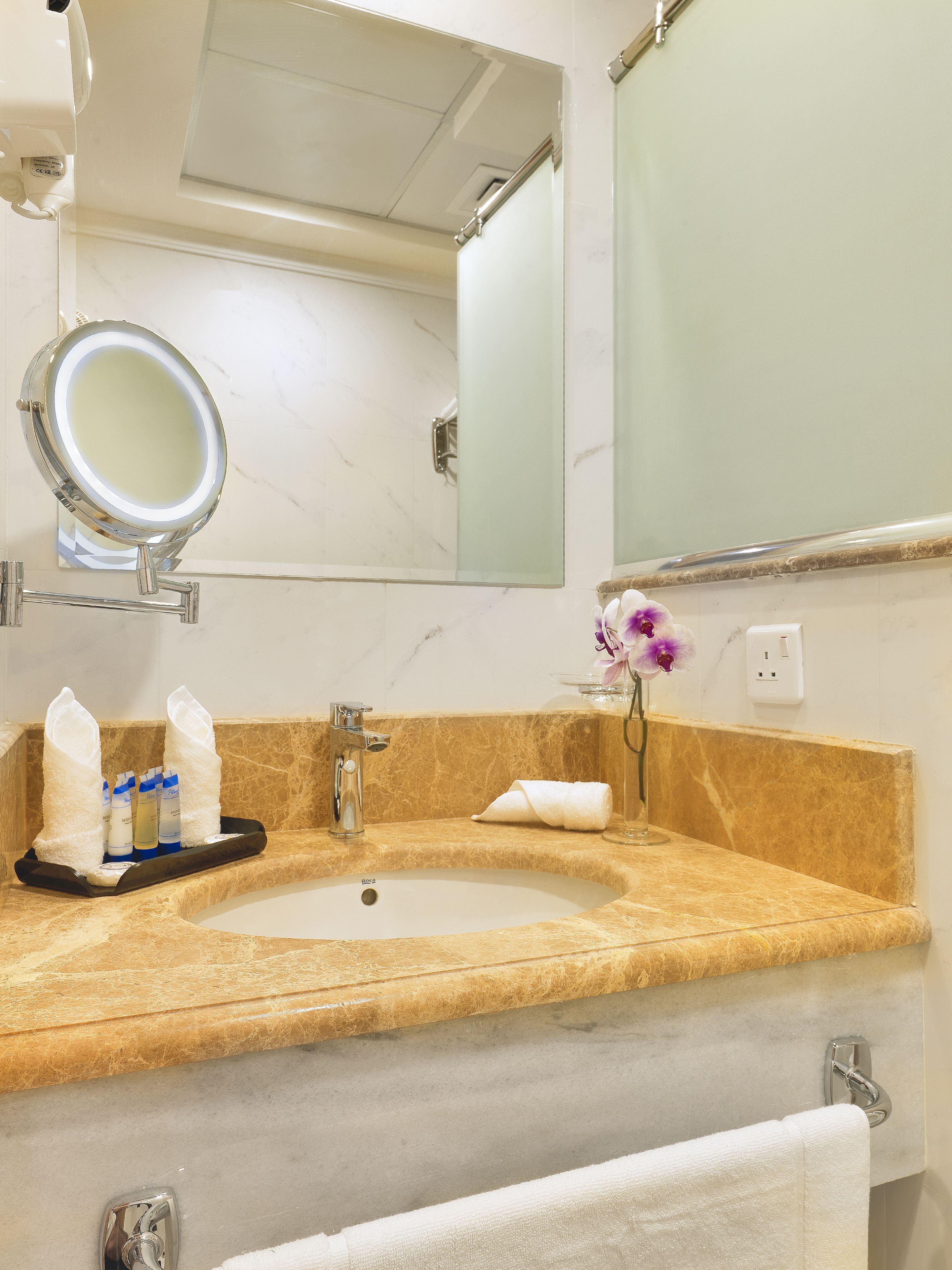 egyptian cotton sheets, premium bedding, in-room safe