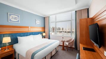 Kamar Standar, 1 Tempat Tidur Double (Haram View) | Seprai katun Mesir, seprai premium, brankas, dan meja kerja