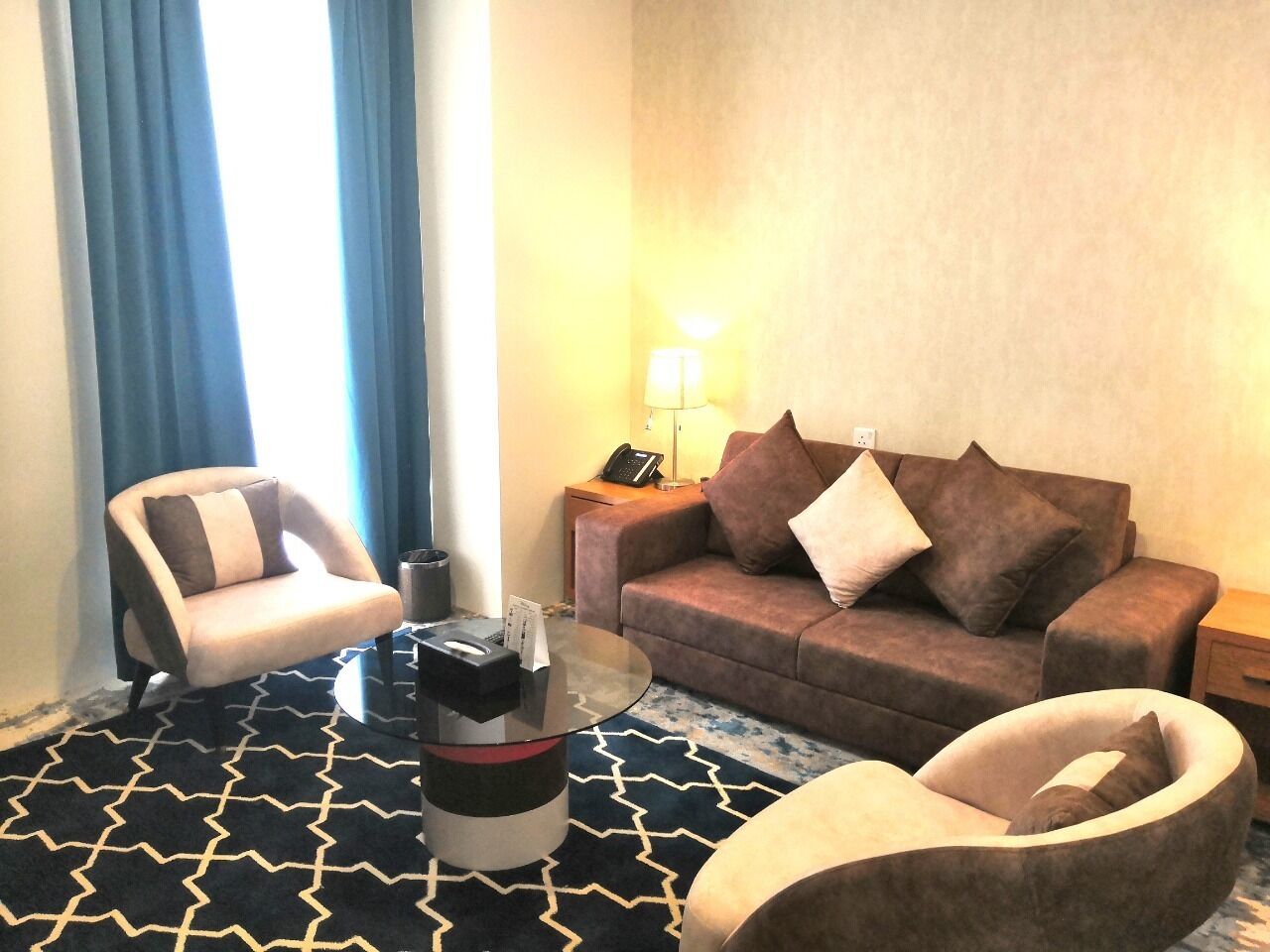 junior suite, 1 king bed | living room | flat-screen tv