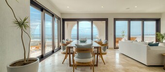 拉巴斯海灘由盧米納