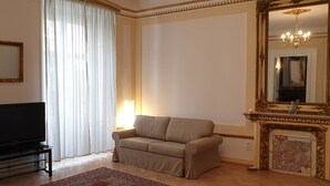 Unclassified image, 2 of 9, button - Krakow 1 (Kraków)