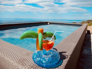 Outdoor pool, pool loungers - Oltremare Guest House (Lavagna)