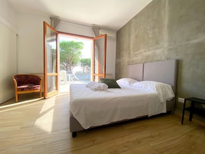 Edredons de pluma, Wi-Fi de cortesia, roupa de cama