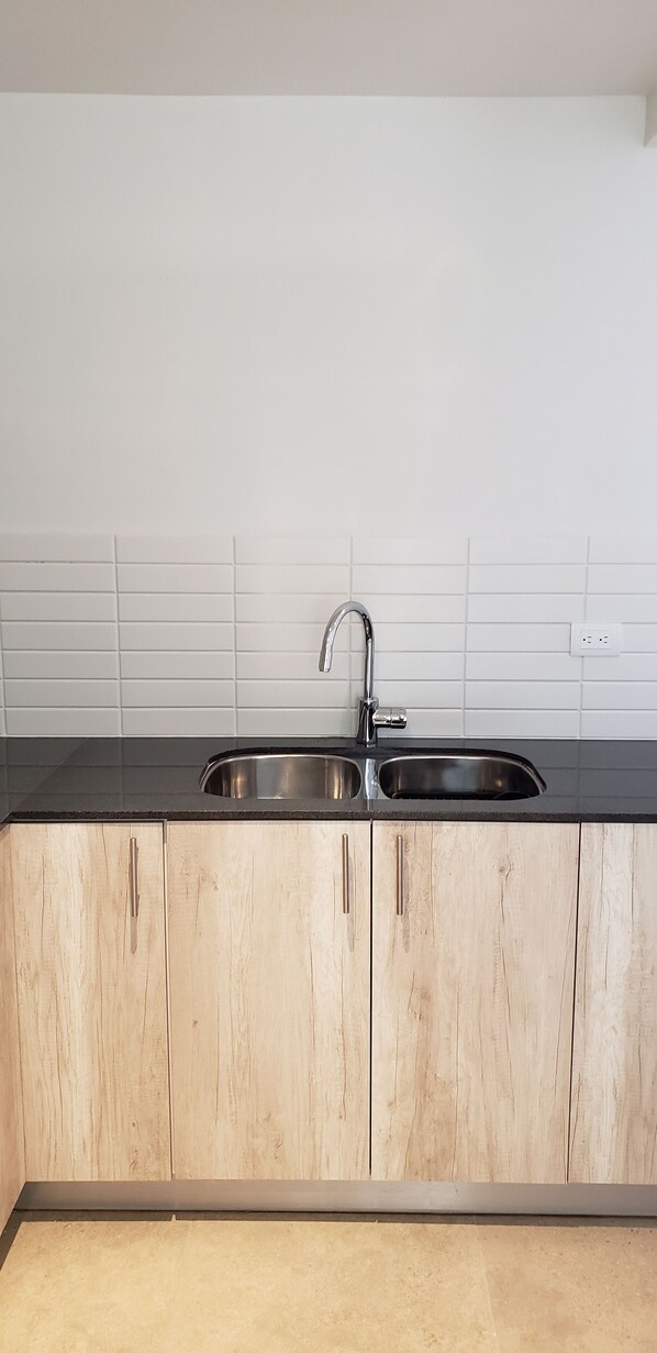 Condo Premium, varias camas, con acceso para personas discapacitadas, vista al jardín | Cocina privada | Refrigerador con congelador, microondas, horno y parrilla de estufa 