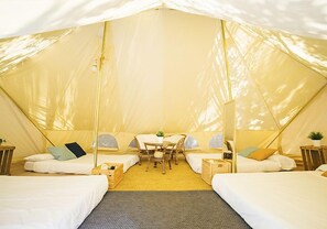 Zelt, Gemeinschaftsbad (Emperador - 1 Futon/Every 2 Occupants)