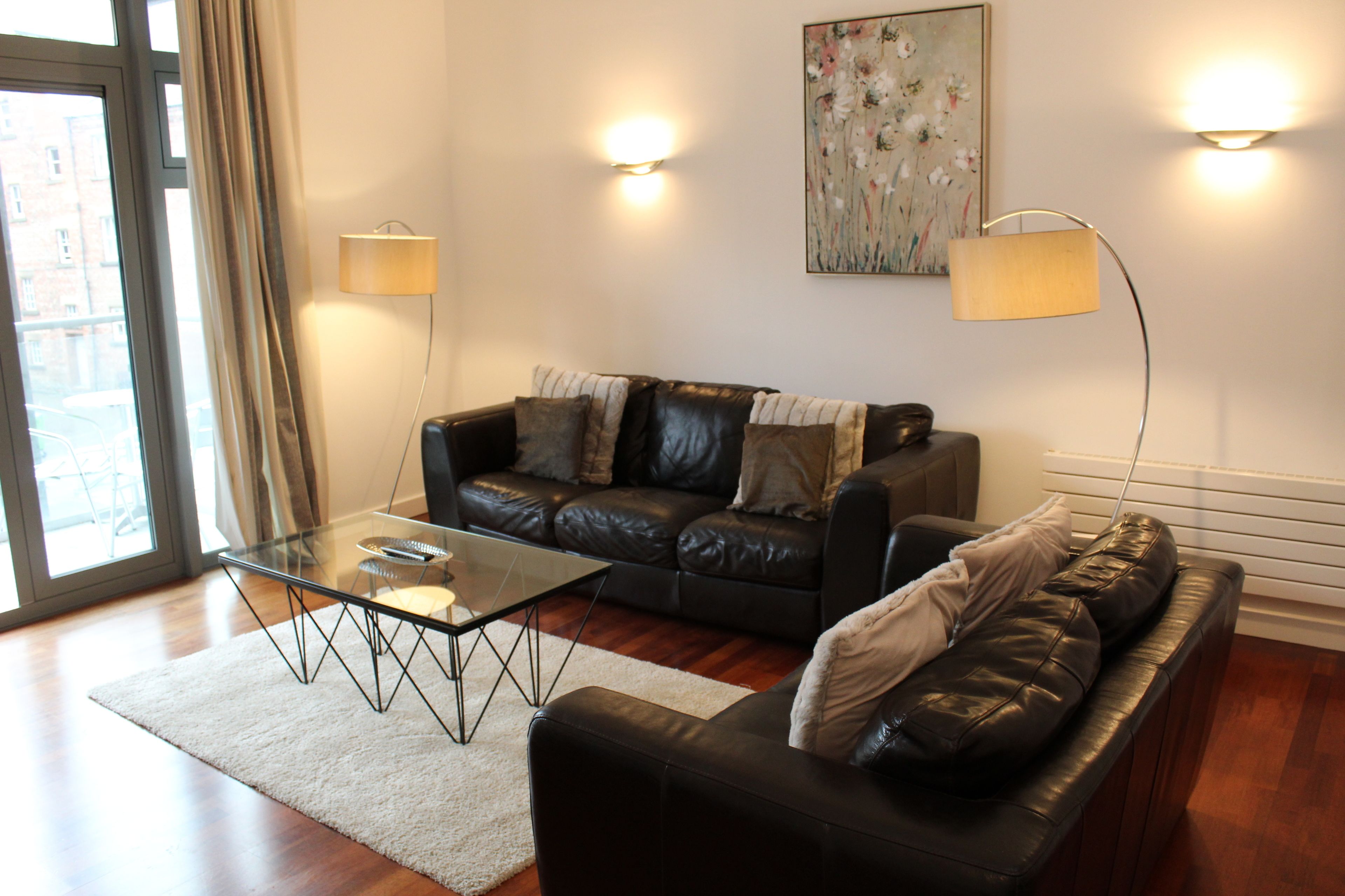 Week2Week Spacious City Centre Apartment with 2 En-suites