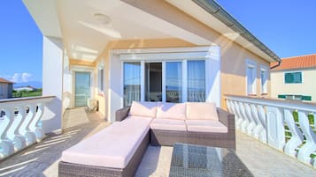 Villa, alberca privada | Balcón