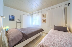 3 bedrooms, desk, iron/ironing board, free WiFi - Villa Casa del Sol (Krk)