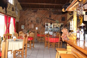 Bar (on property) - Hotel Paraiso del Oso (Urique)