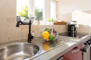 House, 2 Bedrooms | Private kitchen