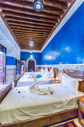 Deluxe Quadruple Room | Minibar, in-room safe, individually decorated, individually furnished - Riad Atlas Mejbar (Marrakech)