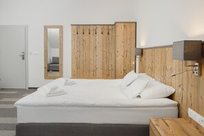 Premium bedding, in-room safe, desk, blackout curtains - Nowa Holandia (Elblag)
