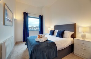 1 bedroom, individually decorated, individually furnished - Crown Apartments By Week2Week (Newcastle-upon-Tyne)