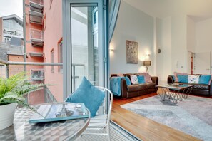 Crown 1C | Terrace/patio