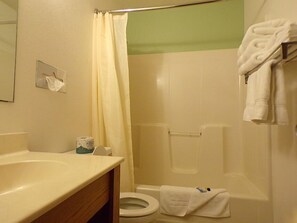 Basic Room, 2 Queen Beds, Non Smoking | Bathroom - Morton Inn (Morton)