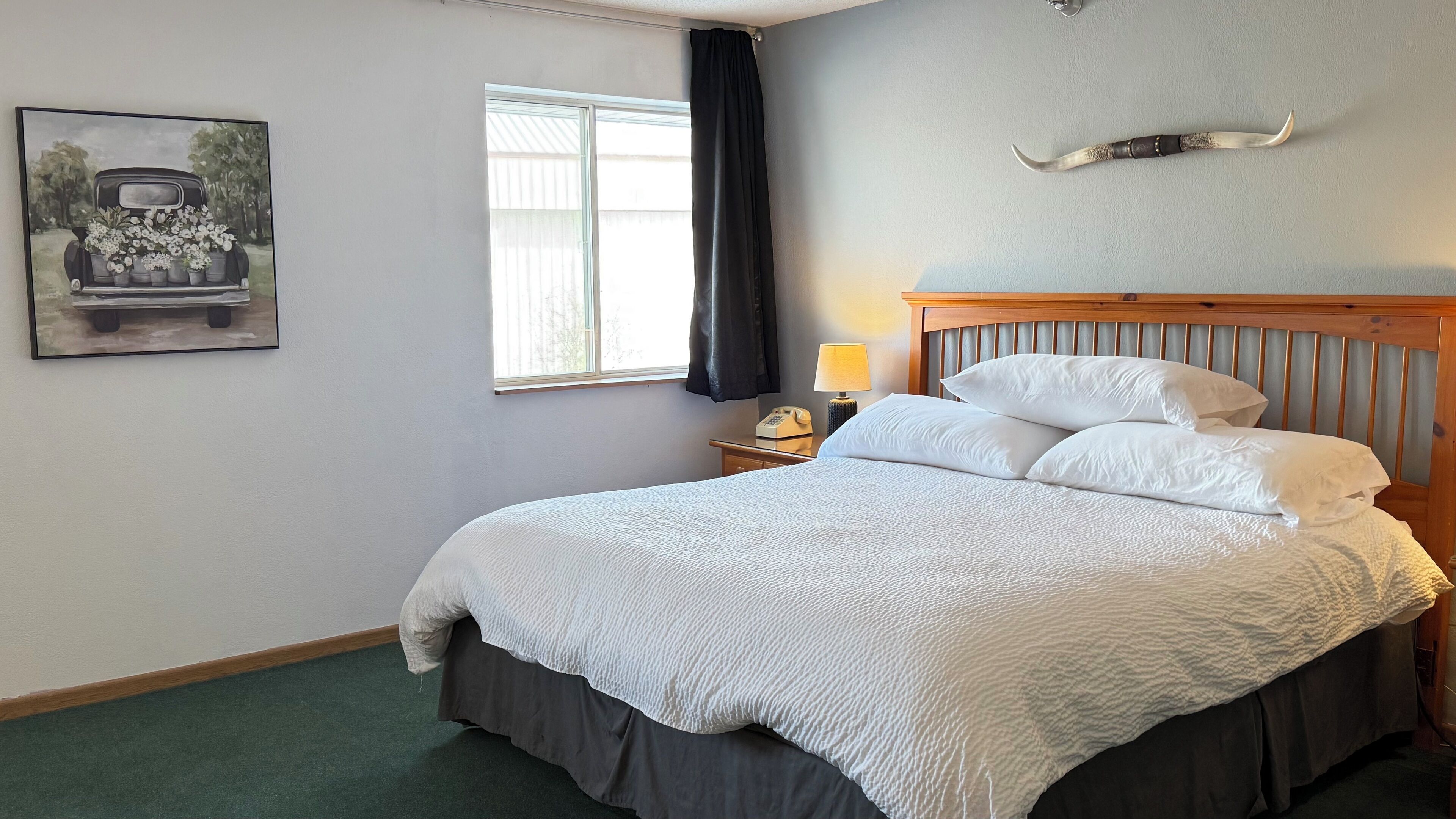 Iron/ironing board, free WiFi, bed sheets