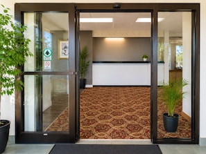 Interior entrance - Morton Inn (Morton)