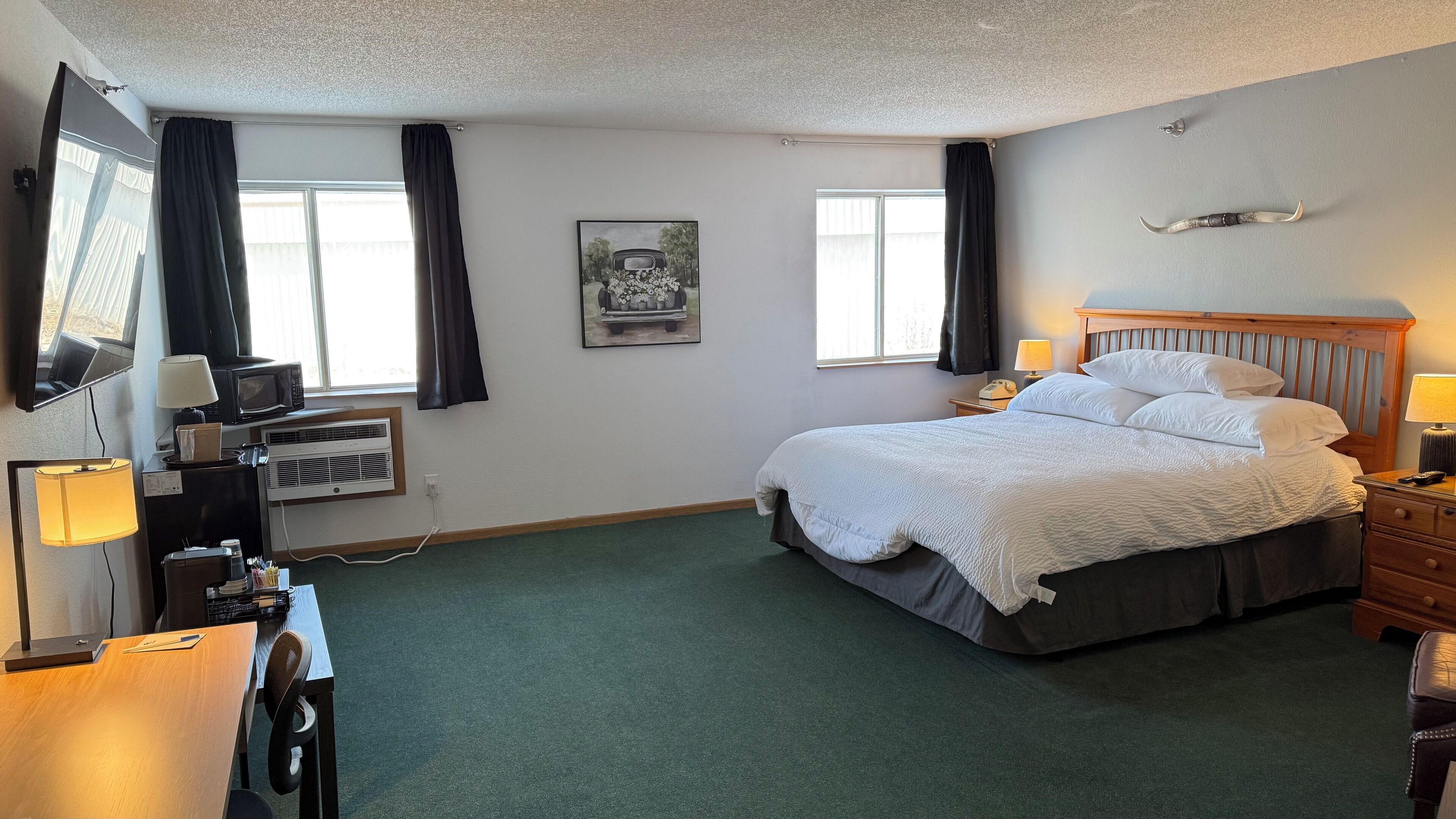 Tabla de planchar con plancha, wifi gratis y ropa de cama 