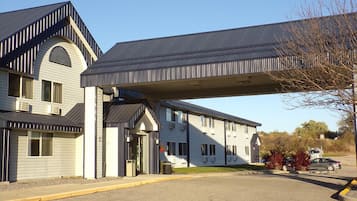 Vista frontal de la propiedad