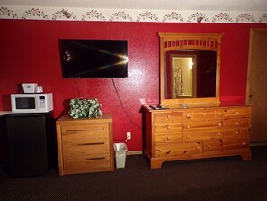 Tabla de planchar con plancha, wifi gratis y ropa de cama 