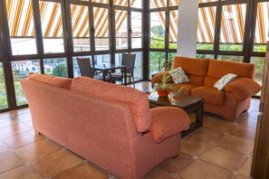 Apartamento, 3 quartos (Noe) | Sala de estar | TV de tela plana