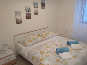 City Apartment, Multiple Beds, Smoking | Free WiFi, bed sheets - Diego (Rijeka)