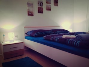 City Apartment, Multiple Beds, Smoking | Free WiFi, bed sheets