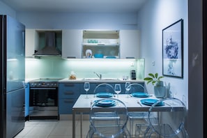 Full-sized fridge, oven, stovetop, espresso maker - Chanion One Suites (Heraklion)