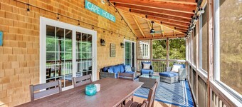 Five Bedrooms Plus a Fully Equipped Game Room! (2085)