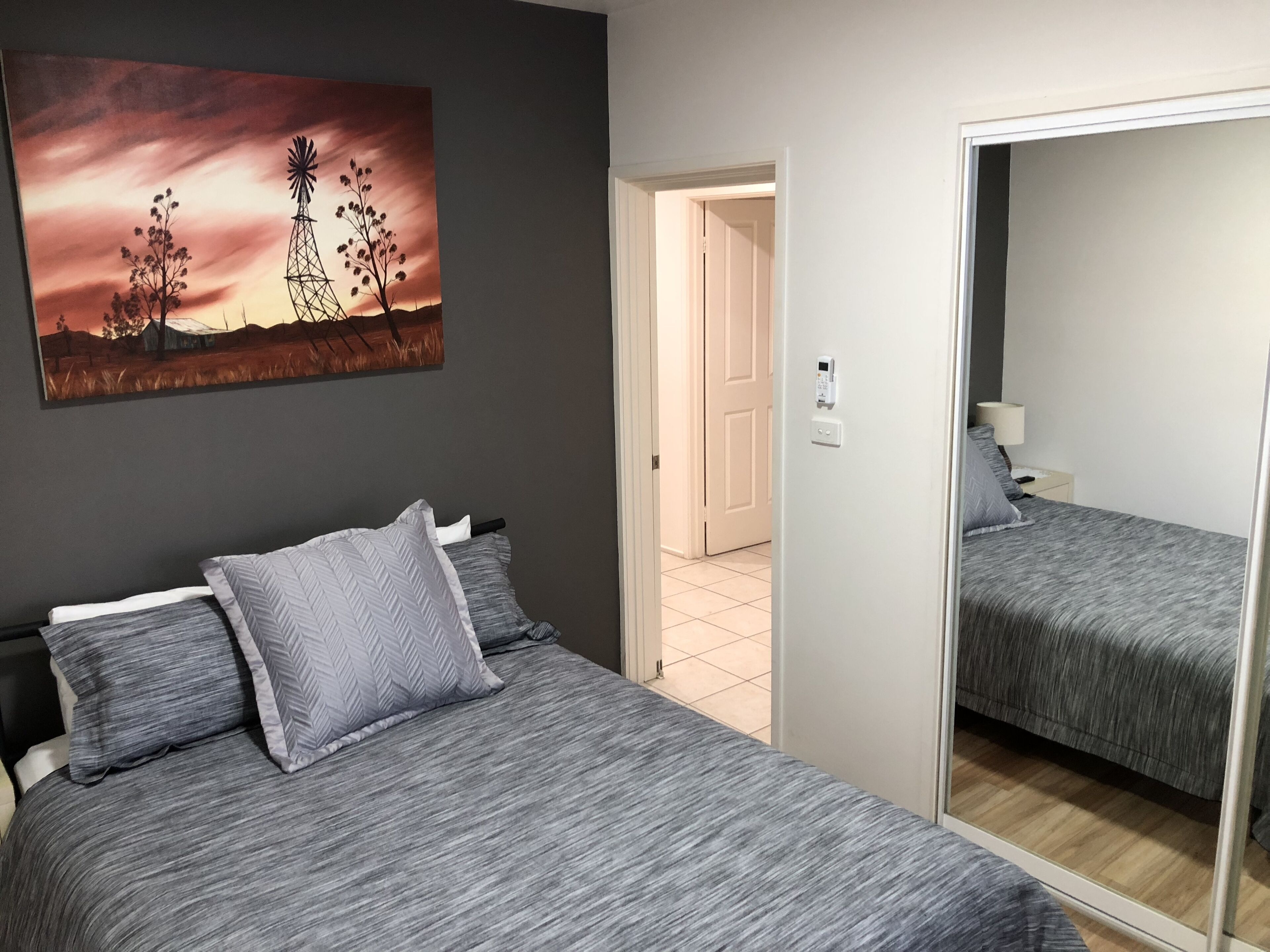 2 dormitorios, tabla de planchar con plancha, cuna de viaje y wifi