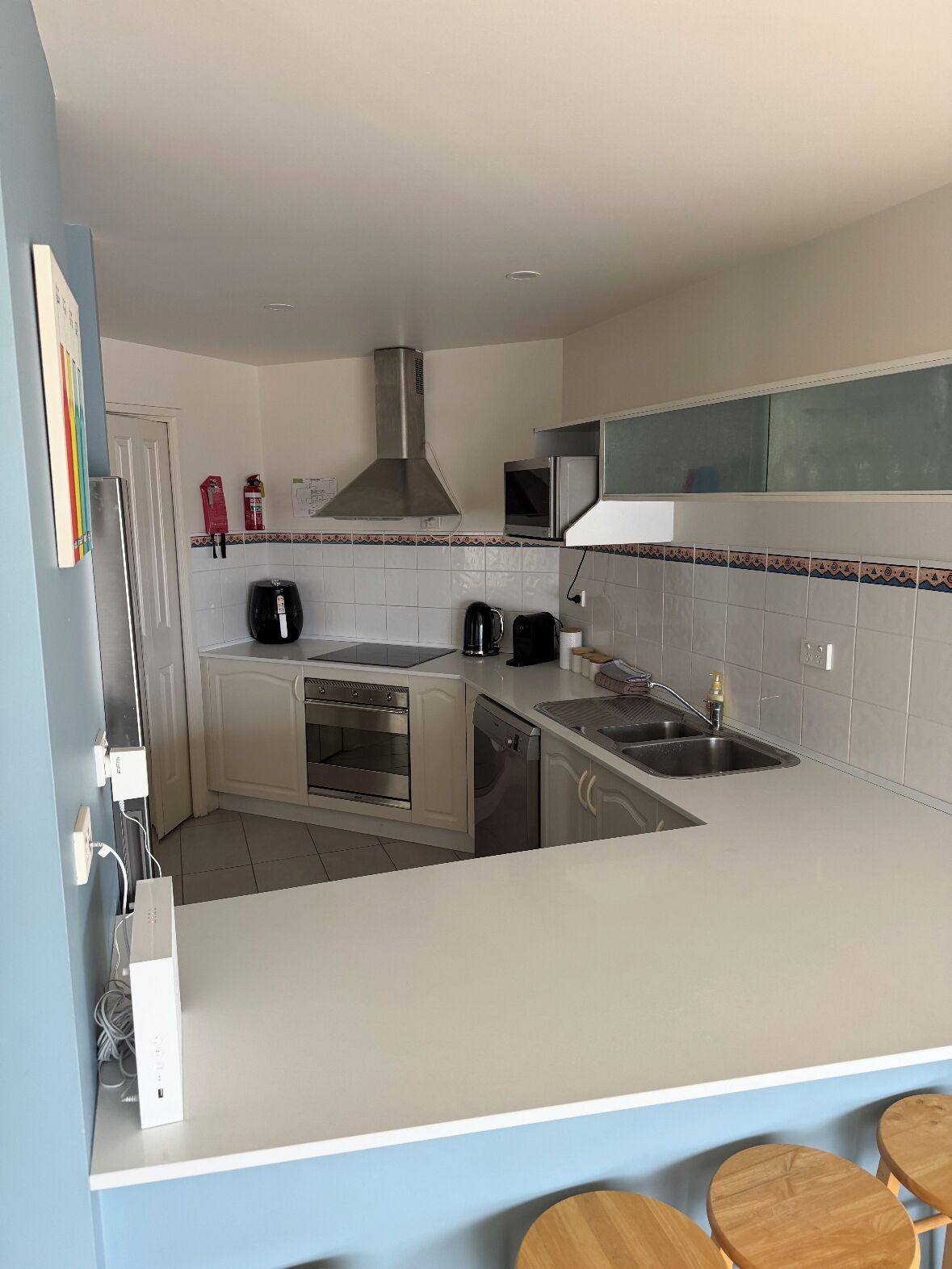 Coffee/tea maker, fridge, microwave, oven
