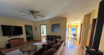 Comfortable Retreat - 4 Bedrooms, 2 Bathrooms - Pet Friendly Bingen Bungalow