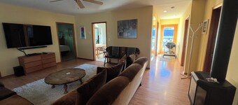 Comfortable Retreat - 4 Bedrooms, 2 Bathrooms - Pet Friendly Bingen Bungalow