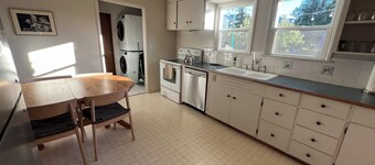 Comfortable Retreat - 4 Bedrooms, 2 Bathrooms - Pet Friendly Bingen Bungalow