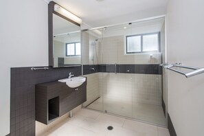 Shower, towels